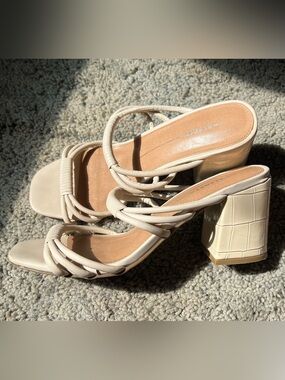 Report Cream Strap Block Heel Sandals Sz 8